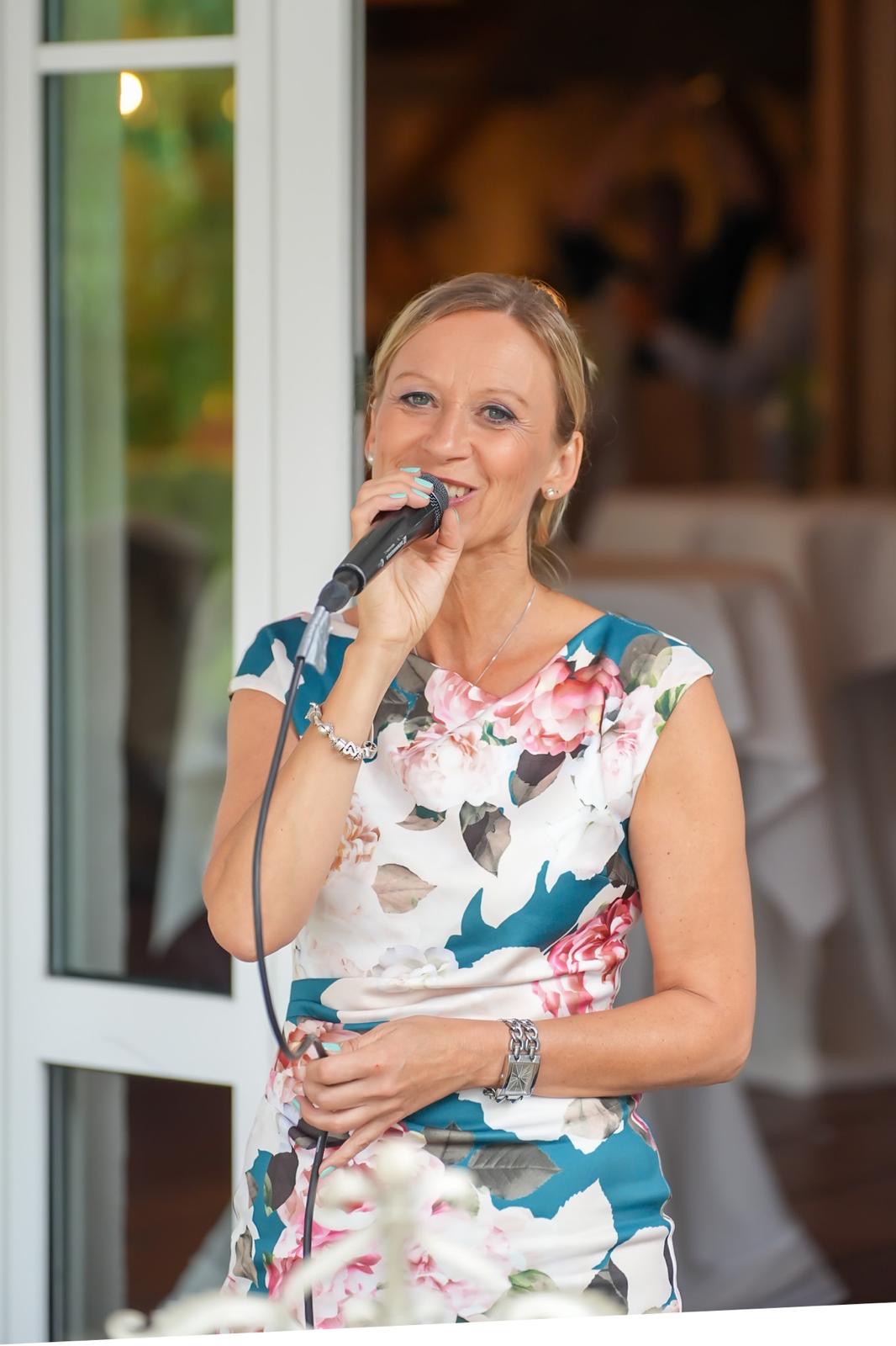 Michaela Gans – Portraitfoto der freien Traurednerin aus Großen Buseck